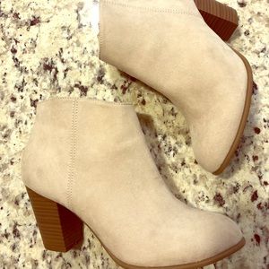 suede bootie: 8